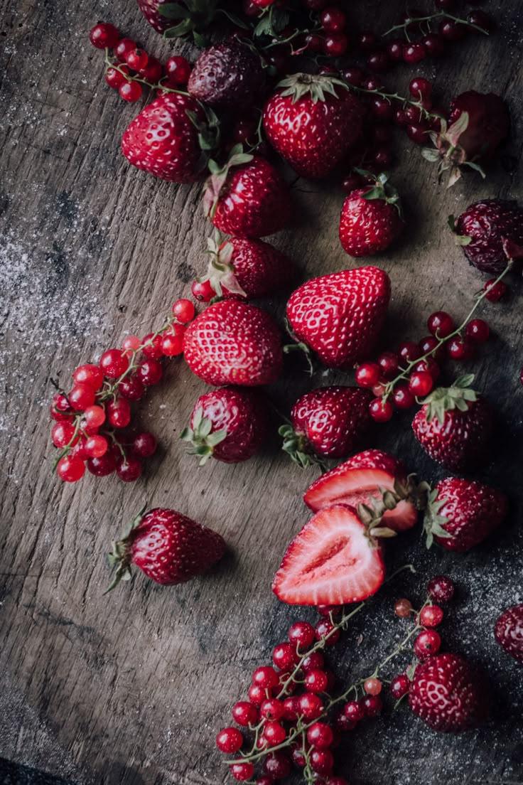 Countryside Berry Trove: A Symphony of Pure Flavors